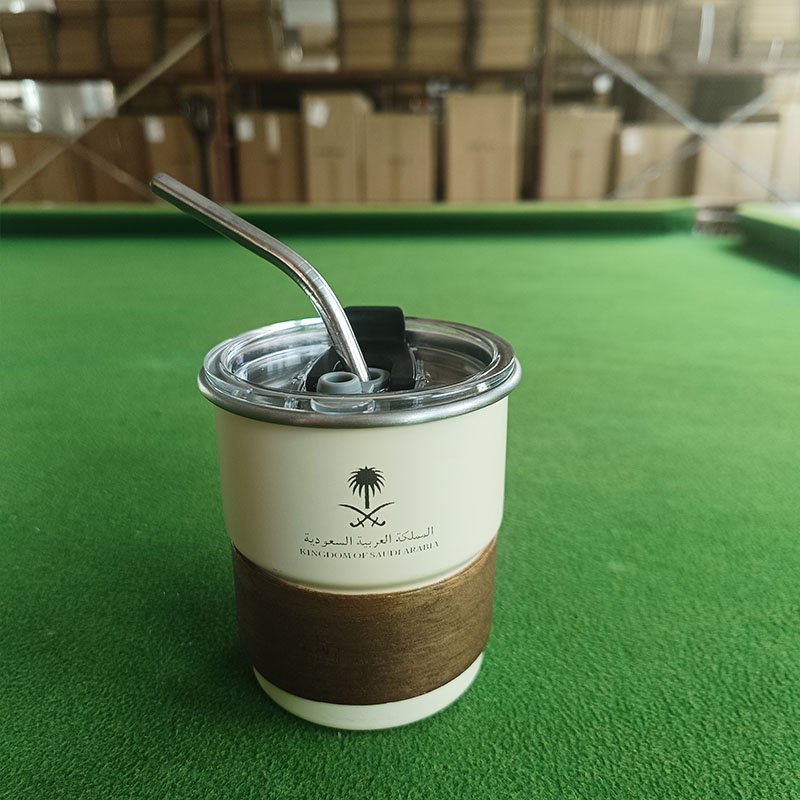 サウジアラビアの国章ロゴ入りステンレス鋼製カップ、蓋付き木製 - Coffee Tea Name のレビューと価格