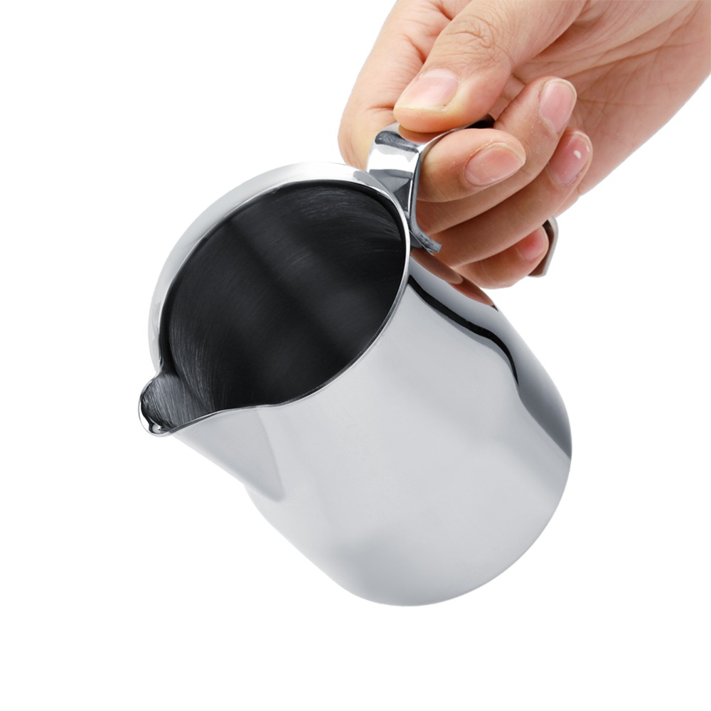 ステンレス製コーヒージャグ シルバー 750ml/25oz  - Barista Milk Jug のレビューと価格