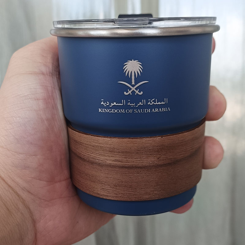 サウジアラビアの国章ロゴ入り新型ステンレス製カップ、蓋付き木 - Coffee Tea Name のレビューと価格
